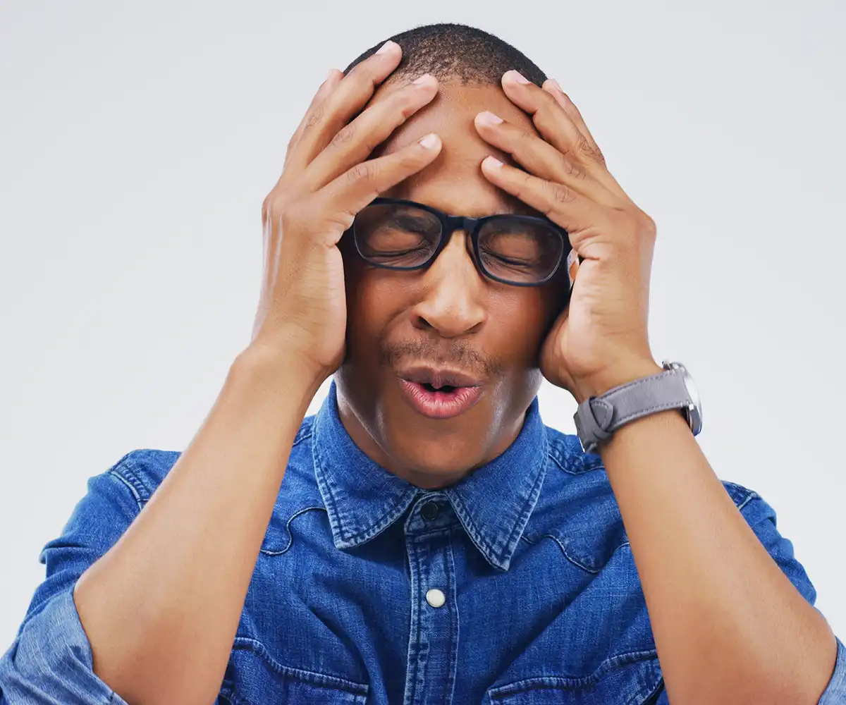 personne mécontente ayant endommagée son portail