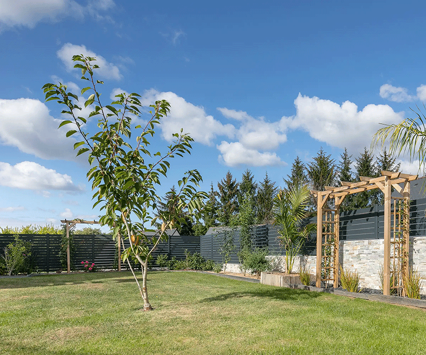 Jardin avec clôture en aluminium Kostum
