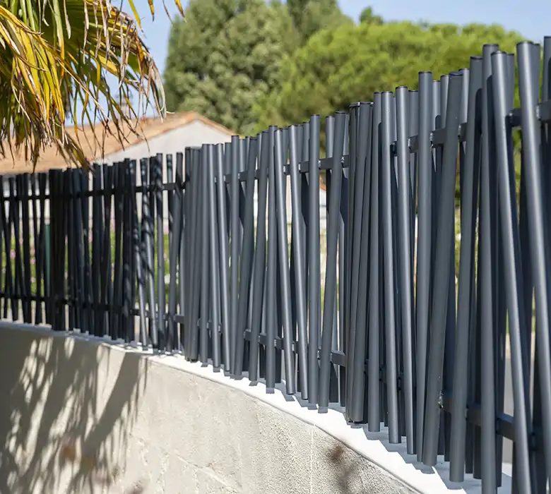 Clôture à barreaux design gris anthracite