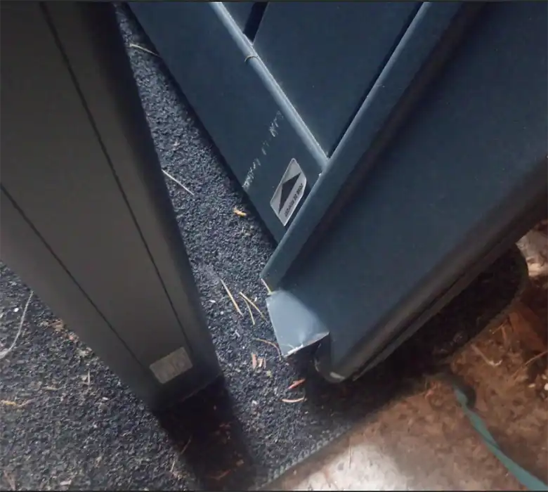 portail endommagé par le bas