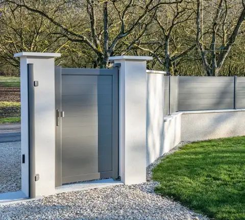 portillon gris clair moderne lames pleines