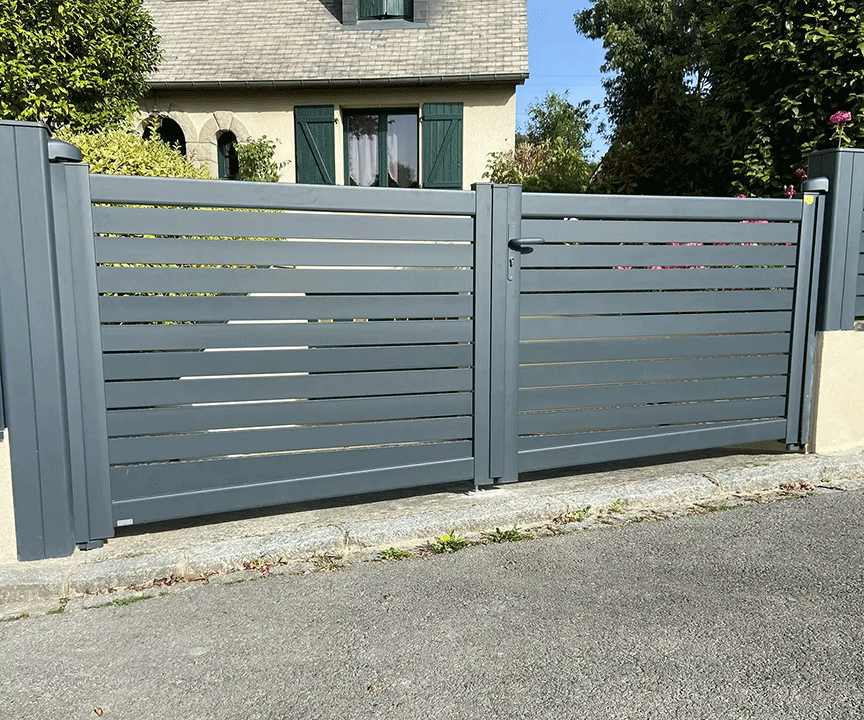 Portail battant en aluminium Raz Kostum