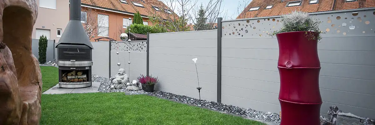 Claustras jardin mitoyen, claustra design avec décor