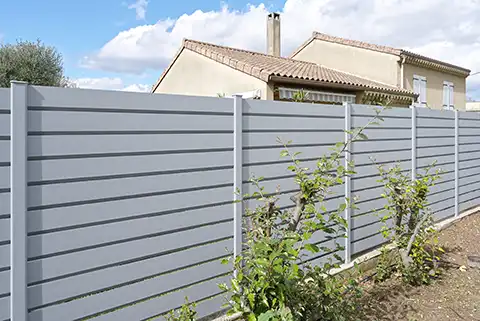 clôture grise persienne aluminium litenn kostum