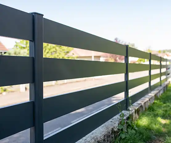 Clôture ajourée en aluminium Loc Kostum