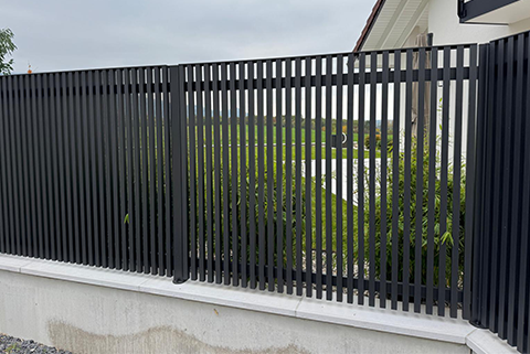 Clôture tasseaux en aluminium modèle Ganit