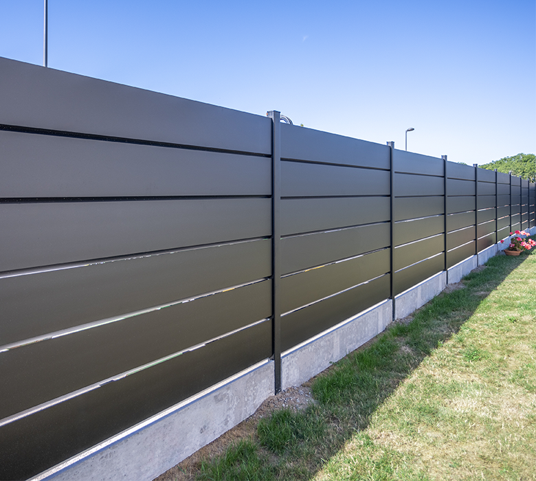 Clôture en aluminium Kostum | Modèle Tev | Lames brise-vue