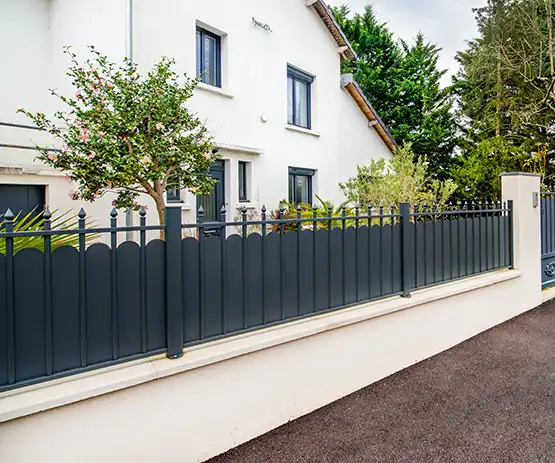 Clôture pleine en aluminium Pont-aven Kostum