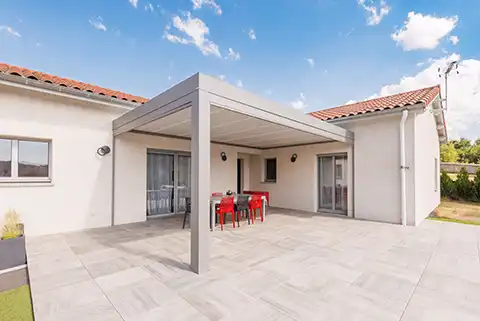 Pergola bioclimatique en aluminium Lily Kostum