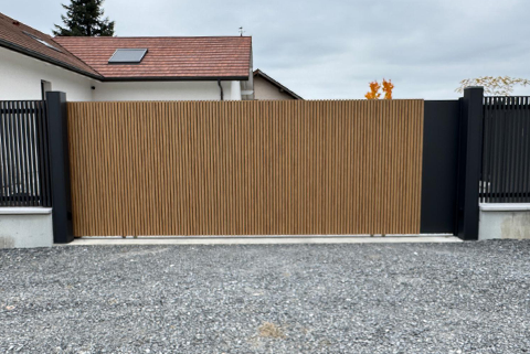 Portail coulissant Abel avec tasseaux en aluminium