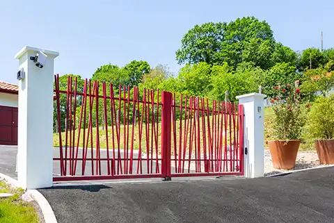 Portail battant ajouré en aluminium Dune Kostum