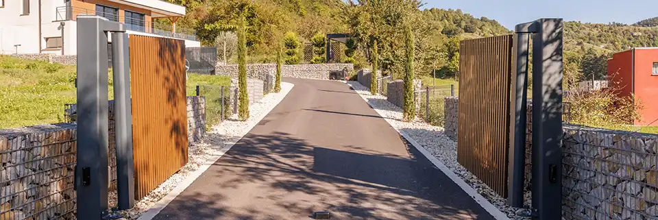 portail battant moteur invisible sur mesure en aluminium