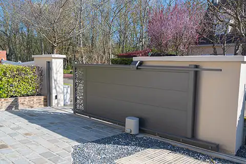 Portail coulissant avec décor en aluminium Prijan Kostum