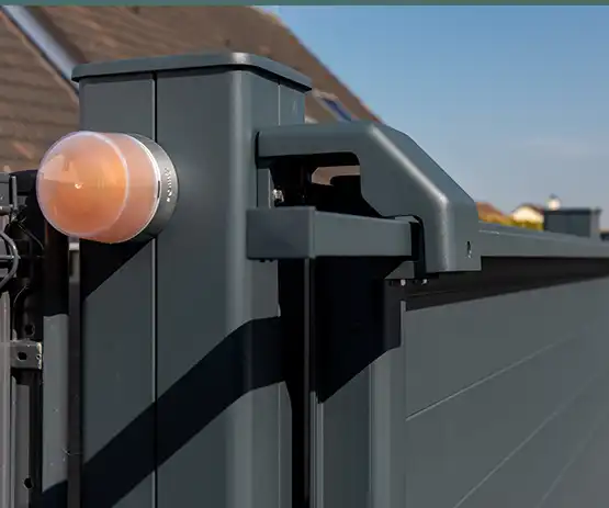 portail coulissant plein en aluminium Anae Kostum