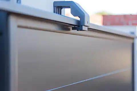 Portail coulissant plein en aluminium Karantan Kostum