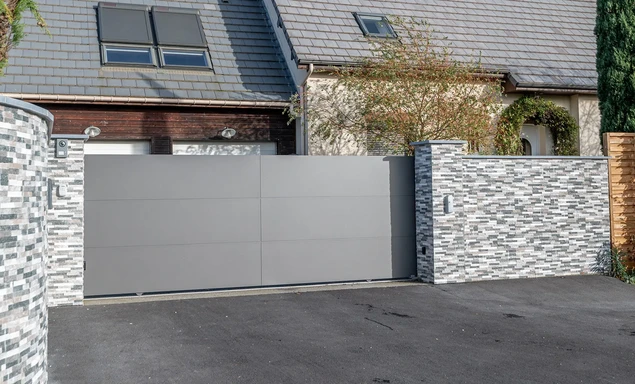 portail coulissant Klavel coloris gris galet texturé