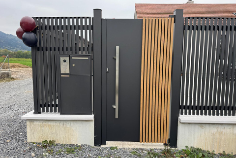 Portillon modèle Pépia avec boîte à colis connectée