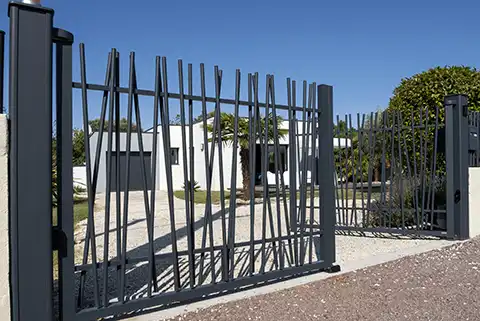 Portail battant en aluminium Dune Kostum