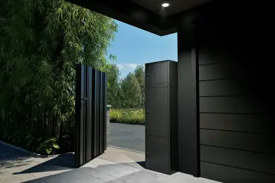 Connected parcel box