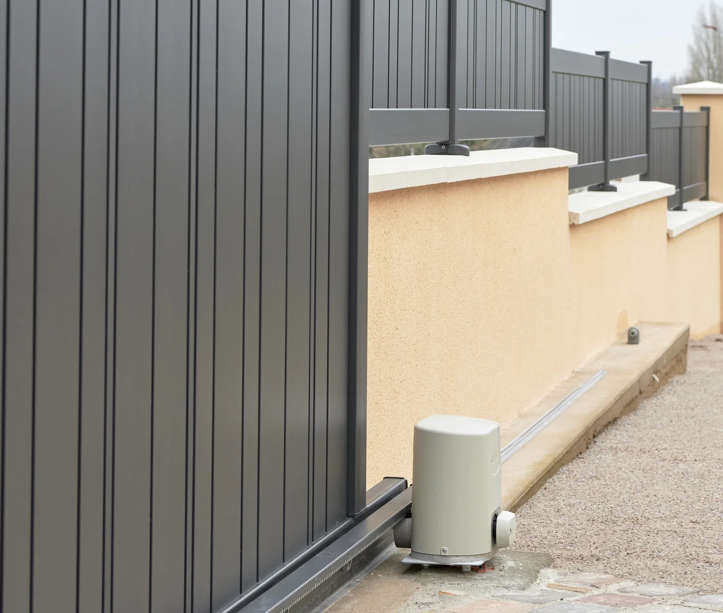 Somfy motor installed on an aluminium sliding gate