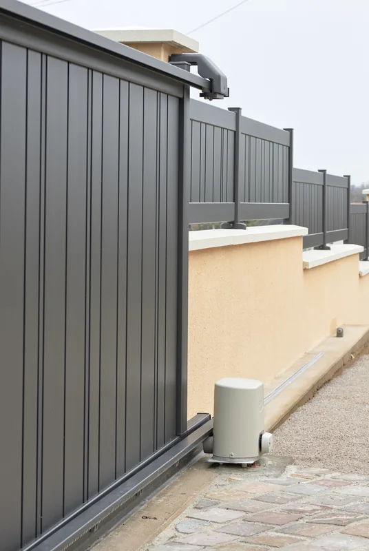 Somfy motor installed on an aluminium sliding gate