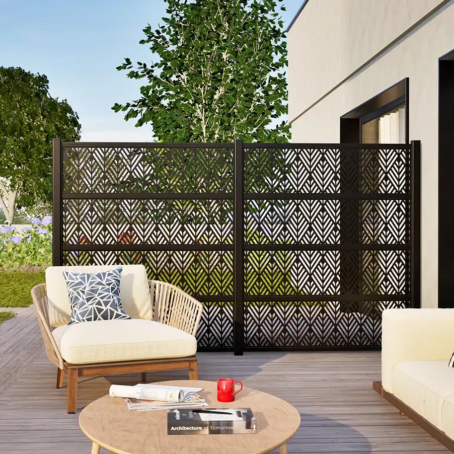 Wall-mounted aluminium privacy screen