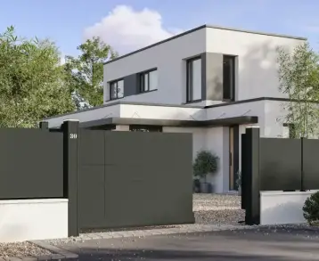 Self-supporting sliding gate