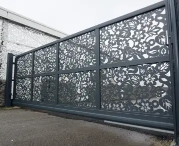 Sliding gate with invisible motorization